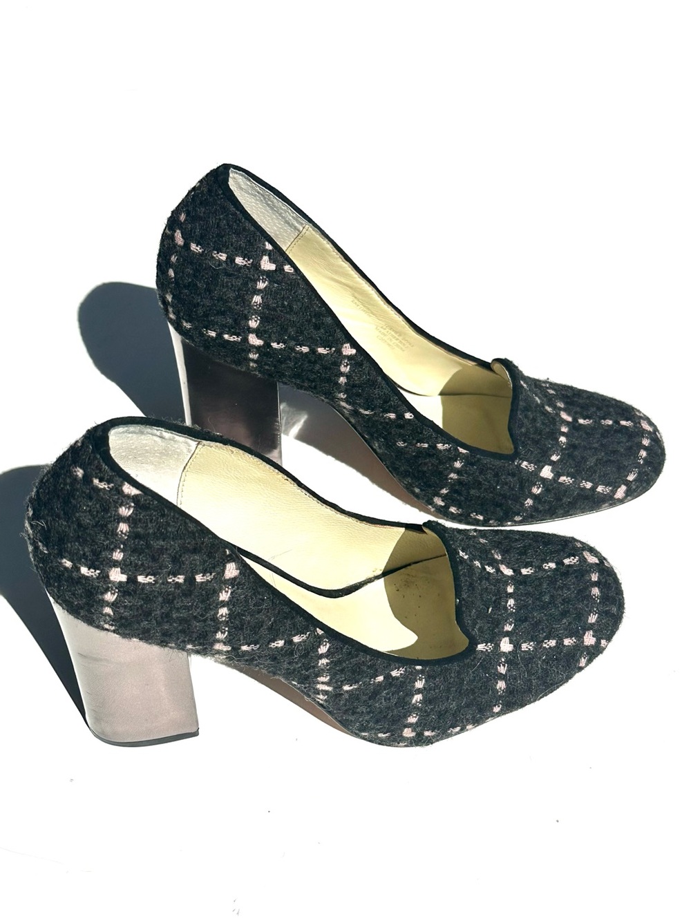 Bettye Muller Womens Black Tweed Silver Block Heel Pumps with Pink Accents, 8